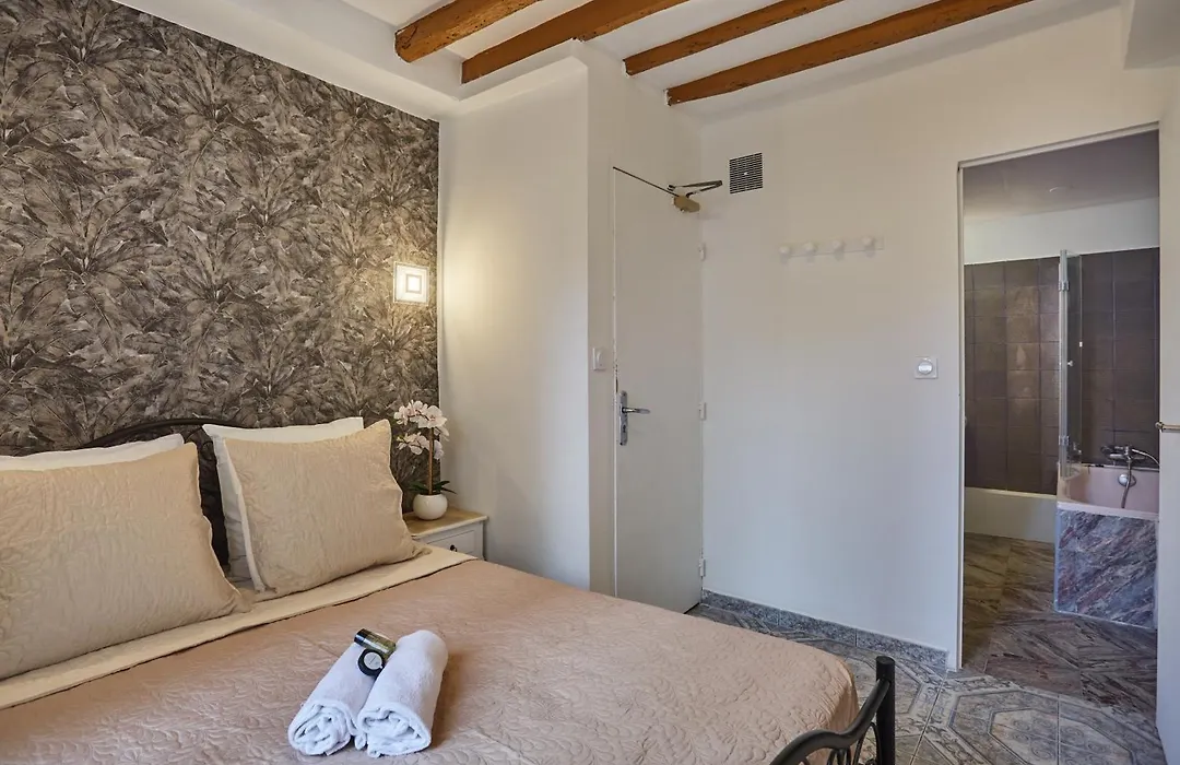 Hotel Petit Vix-1